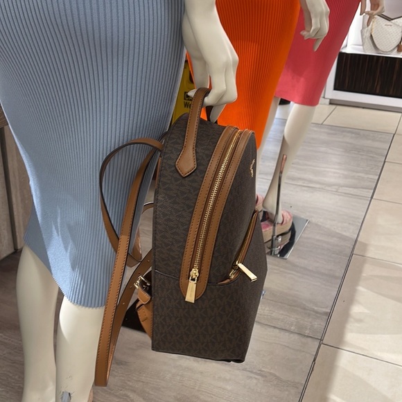 Michael Kors Womens Valerie Medium Logo Backpack 30F2G9VB2B Brown 
NWT - Picture 5 of 16